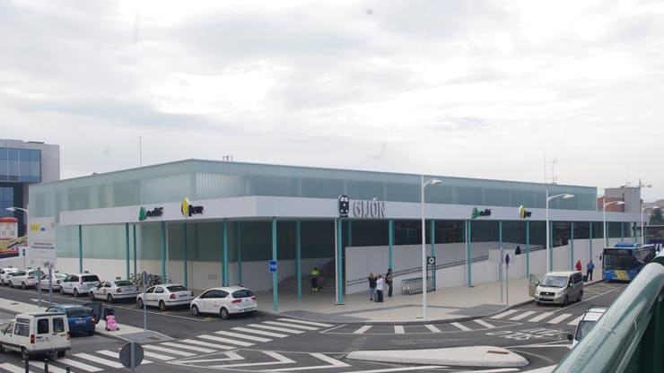 alquiler coches baratos en Gijón estación de tren